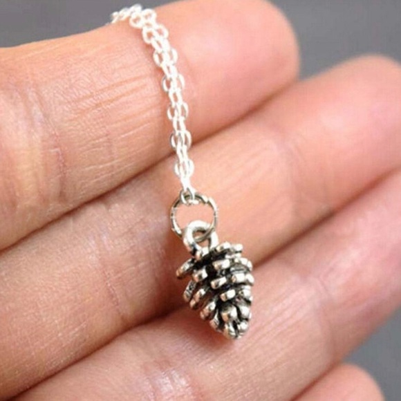 DELICATE & FEMININE SILVER PINECONE NECKLACE!! THEY ARE BNWT & EXCELLENT QUALITY - Picture 3 of 6